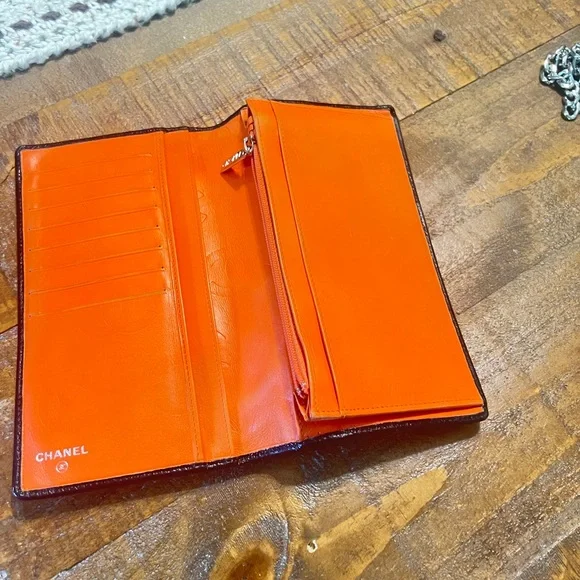 Authentic Chanel wallet/crossbody - Picture 7 of 11